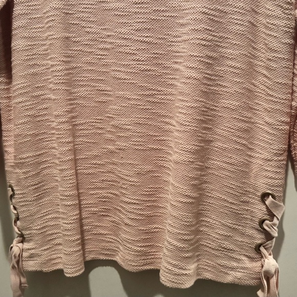 Jones of New York, woven light pink blush top, ties at sides - Picture 2 of 4
